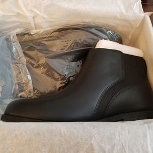 Vionic Black Leather Booties size 7